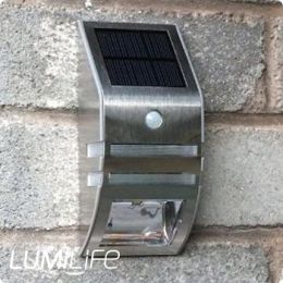 slimline_solar_wall_light